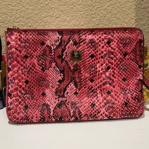 MCM MILLIE STUDDED PINK PHYTON DESIGN CLUTCH